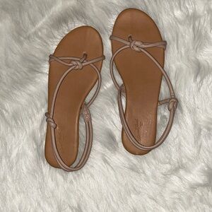 Universal Thread Sandals. NWOT size 10